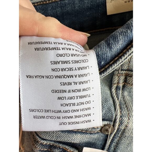 Women’s Size 31x21 KanCan Capri High Rise Distressed Light Wash Jeans NWT - Picture 15 of 15